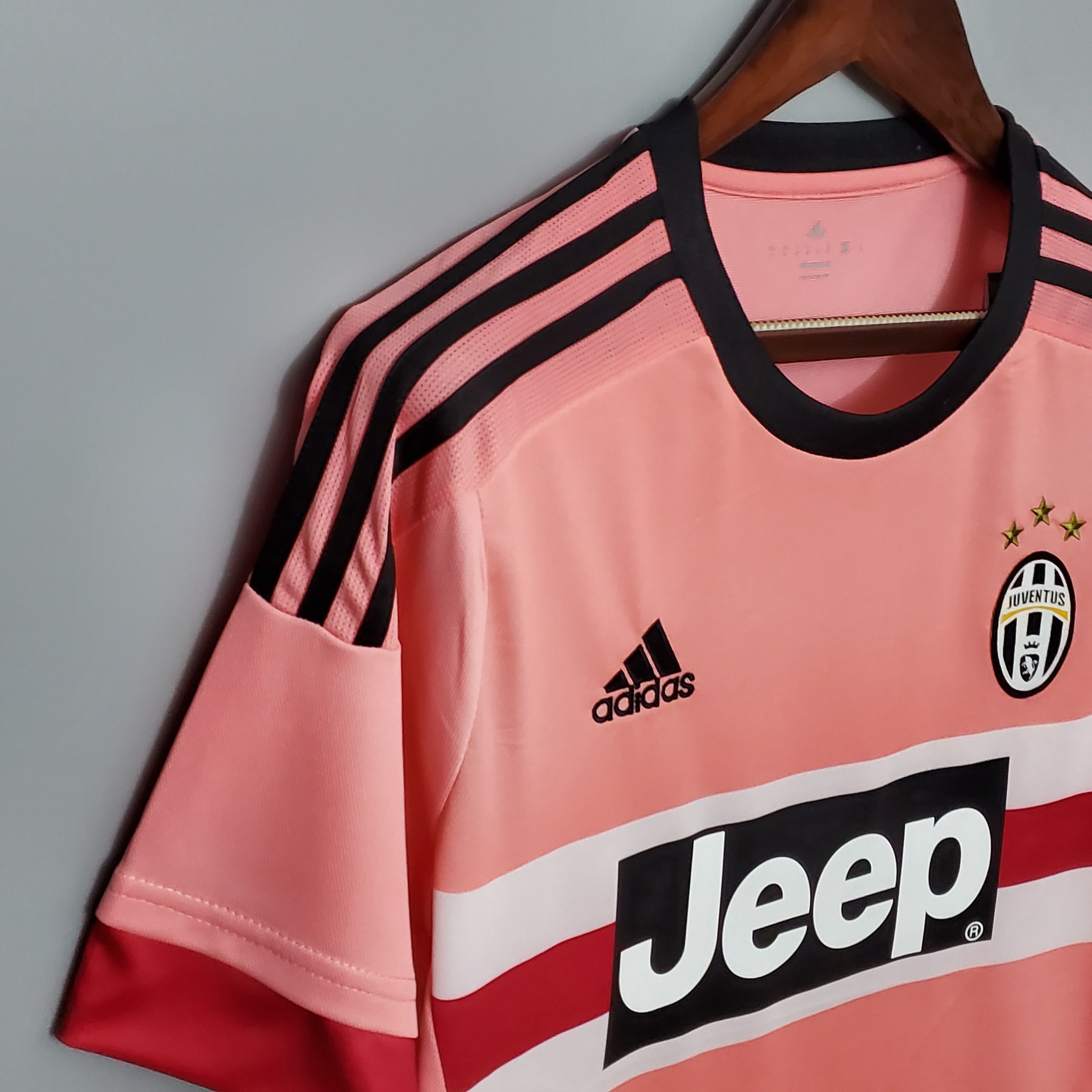 Juventus 2015-2016 equipamento retro de visitante rosa