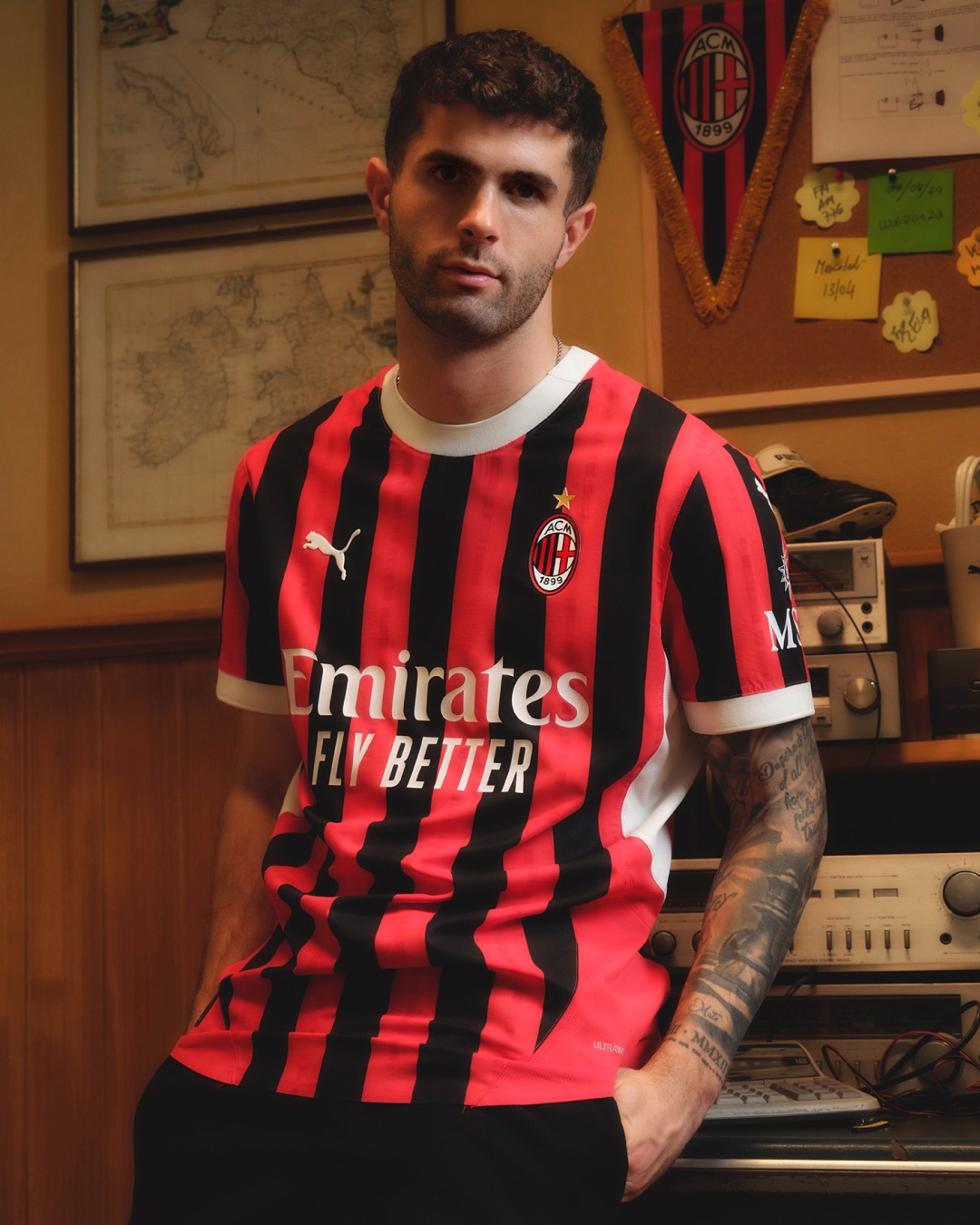 Camisola versão jogador AC Milan principal 2024/25
