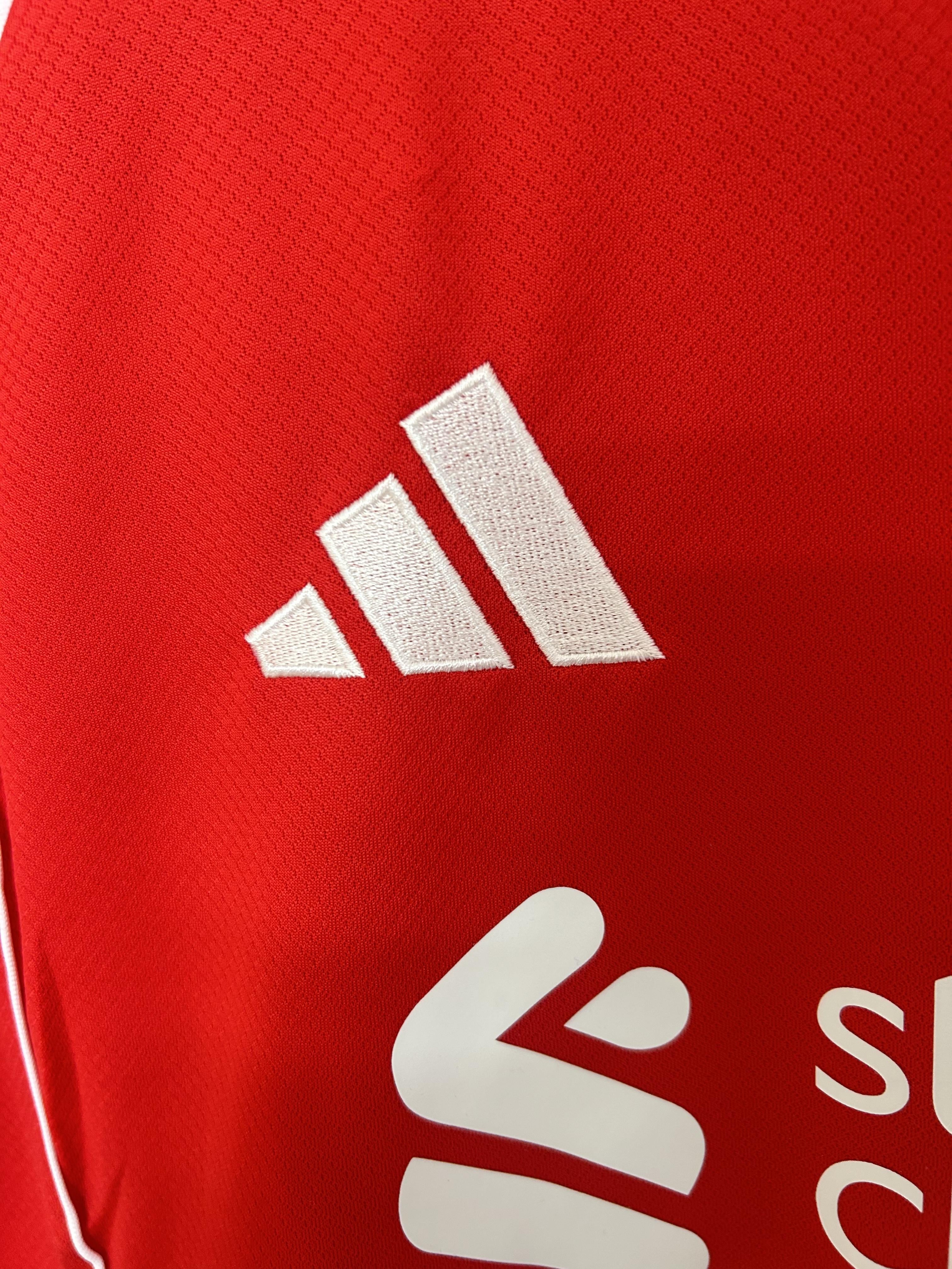 Kit casalingo Liverpool 2025-2026