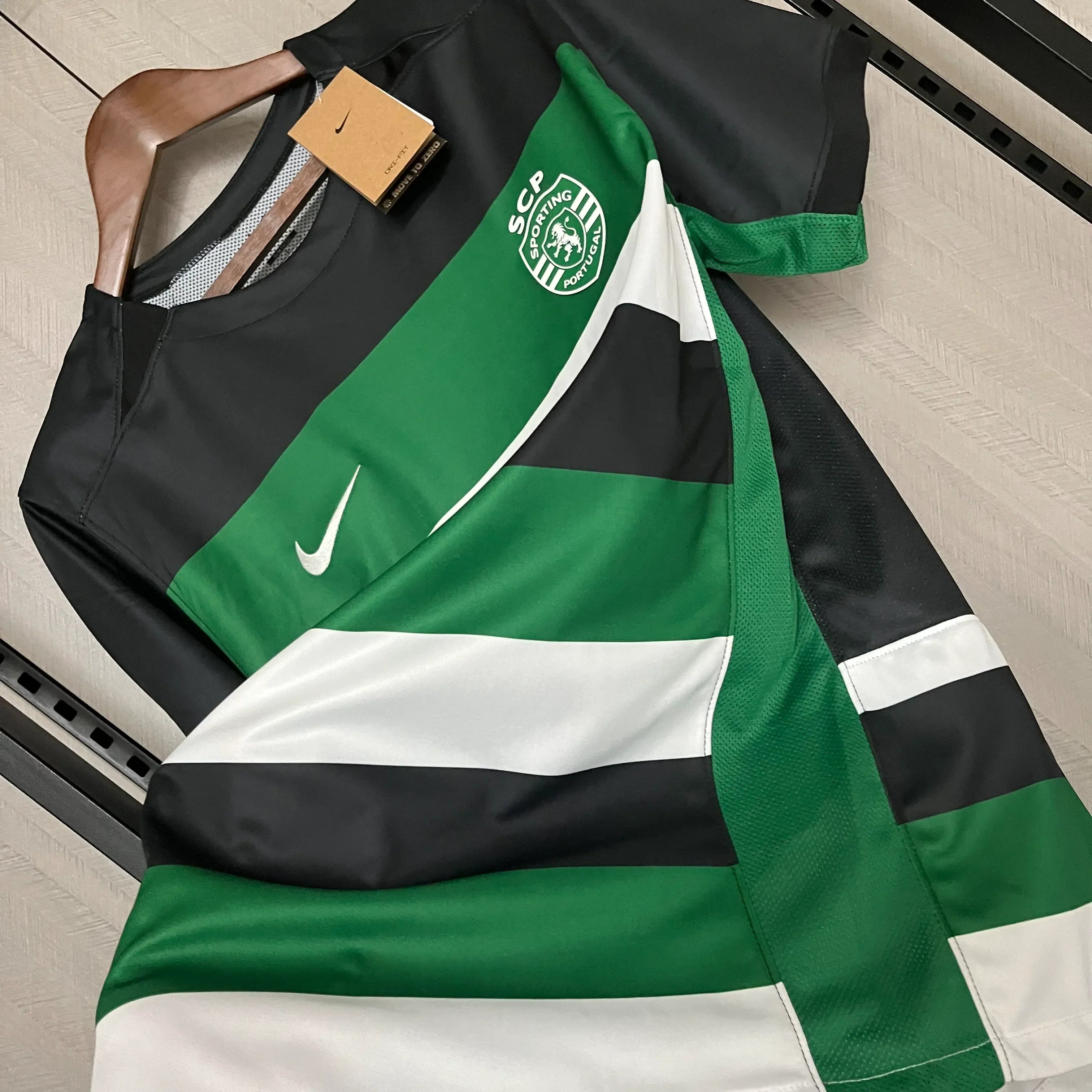 Sporting Lissabon 2024-2025 Heimtrikot