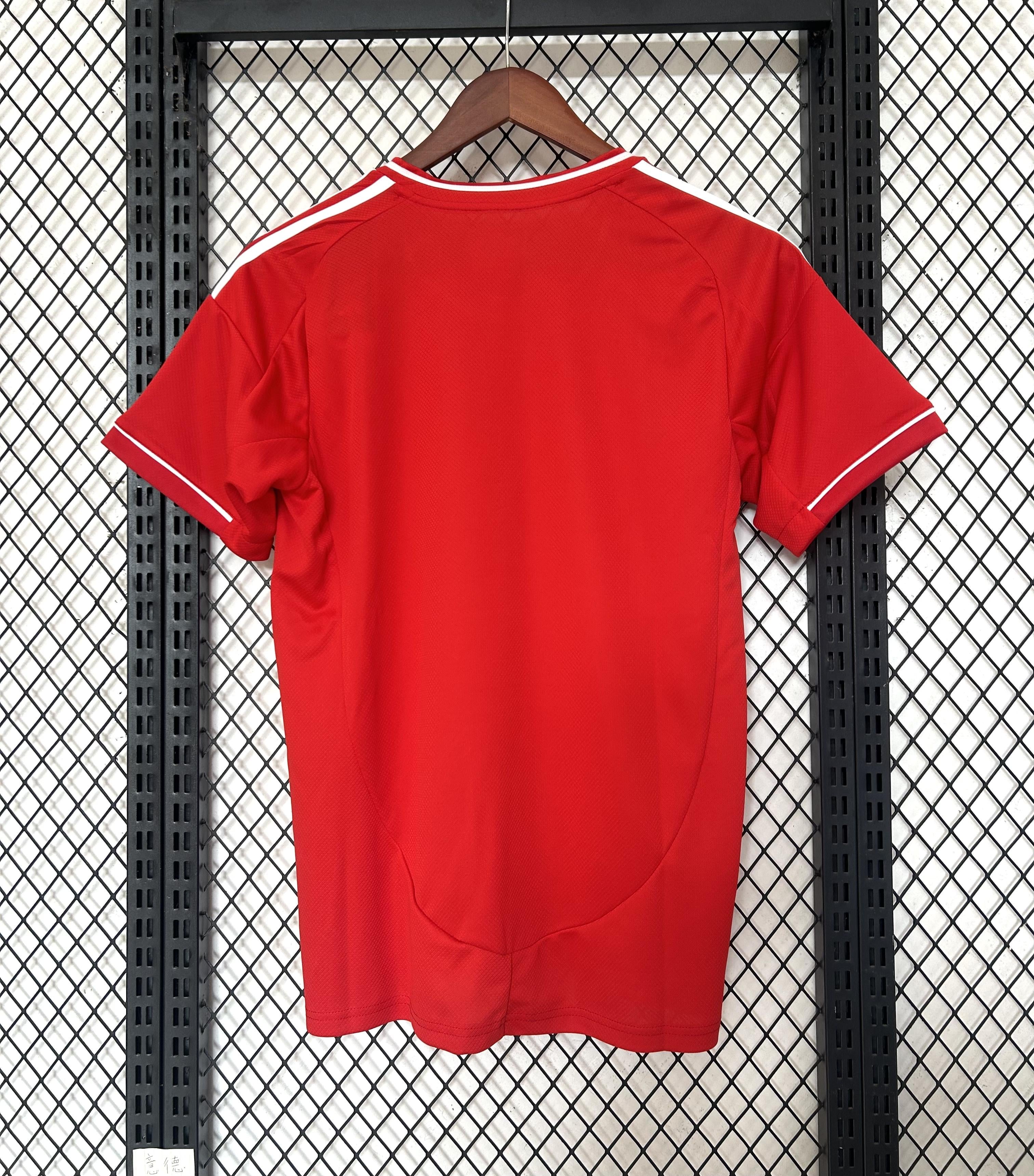 Kit casalingo Liverpool 2025-2026