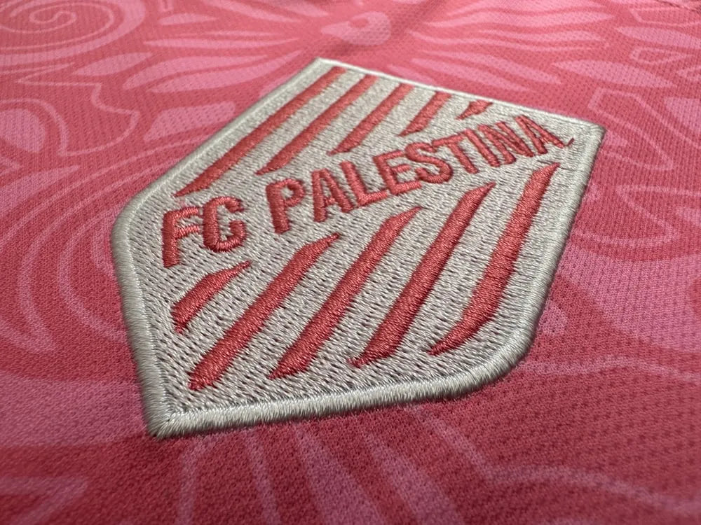 FC Palestina X Farrah Azam Collab shirt Palestina Roze tenue