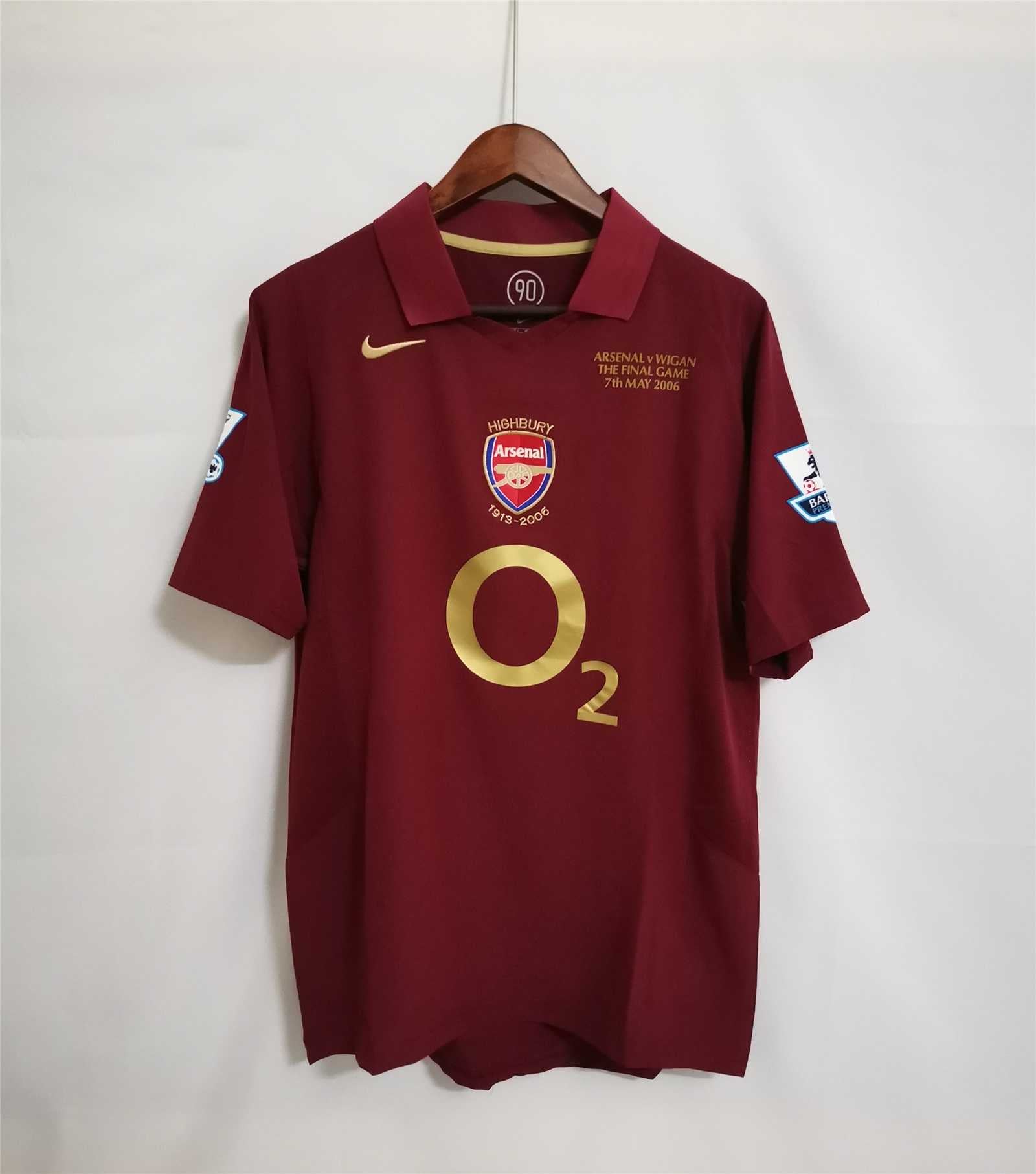 Kit retrò Arsenal casa 2005-2006