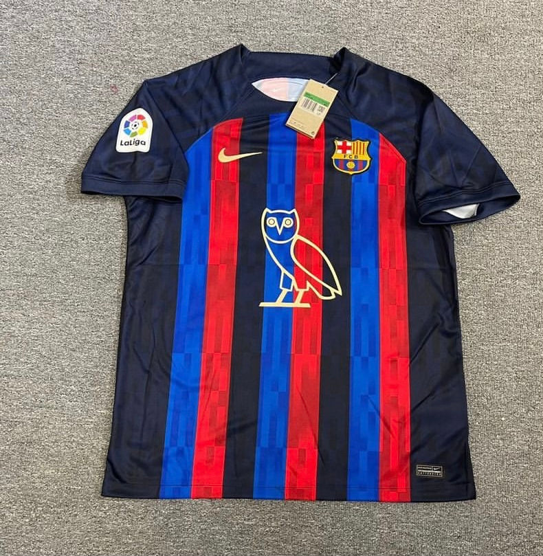 Equipación local Barcelona x OVO 22/23