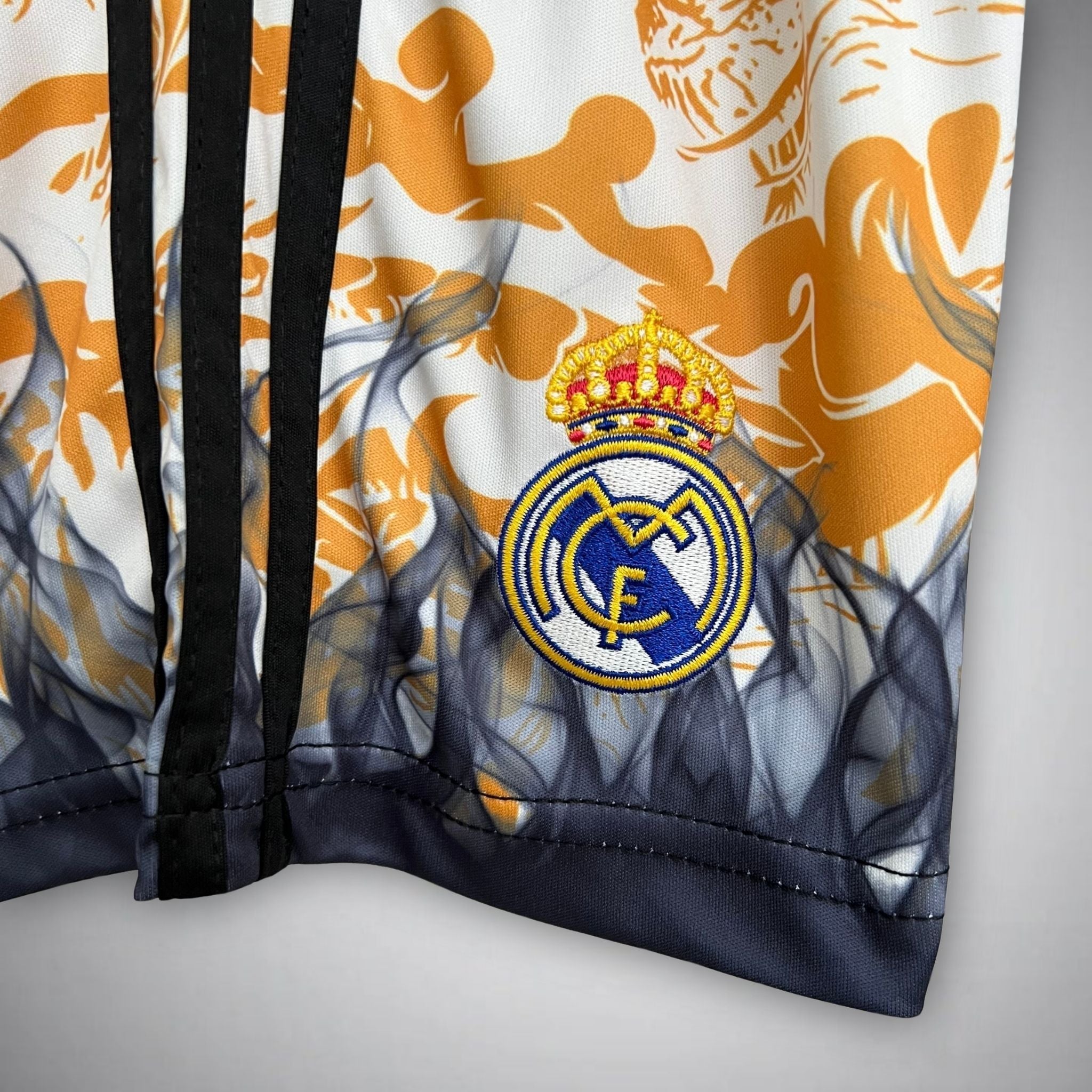 Camisola infantil Real Madrid Dragão em Chamas
