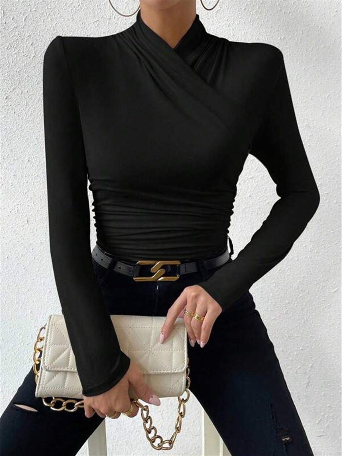 Blusa para mujer — Corte ajustado, manga larga y diseño cruzado en el frente