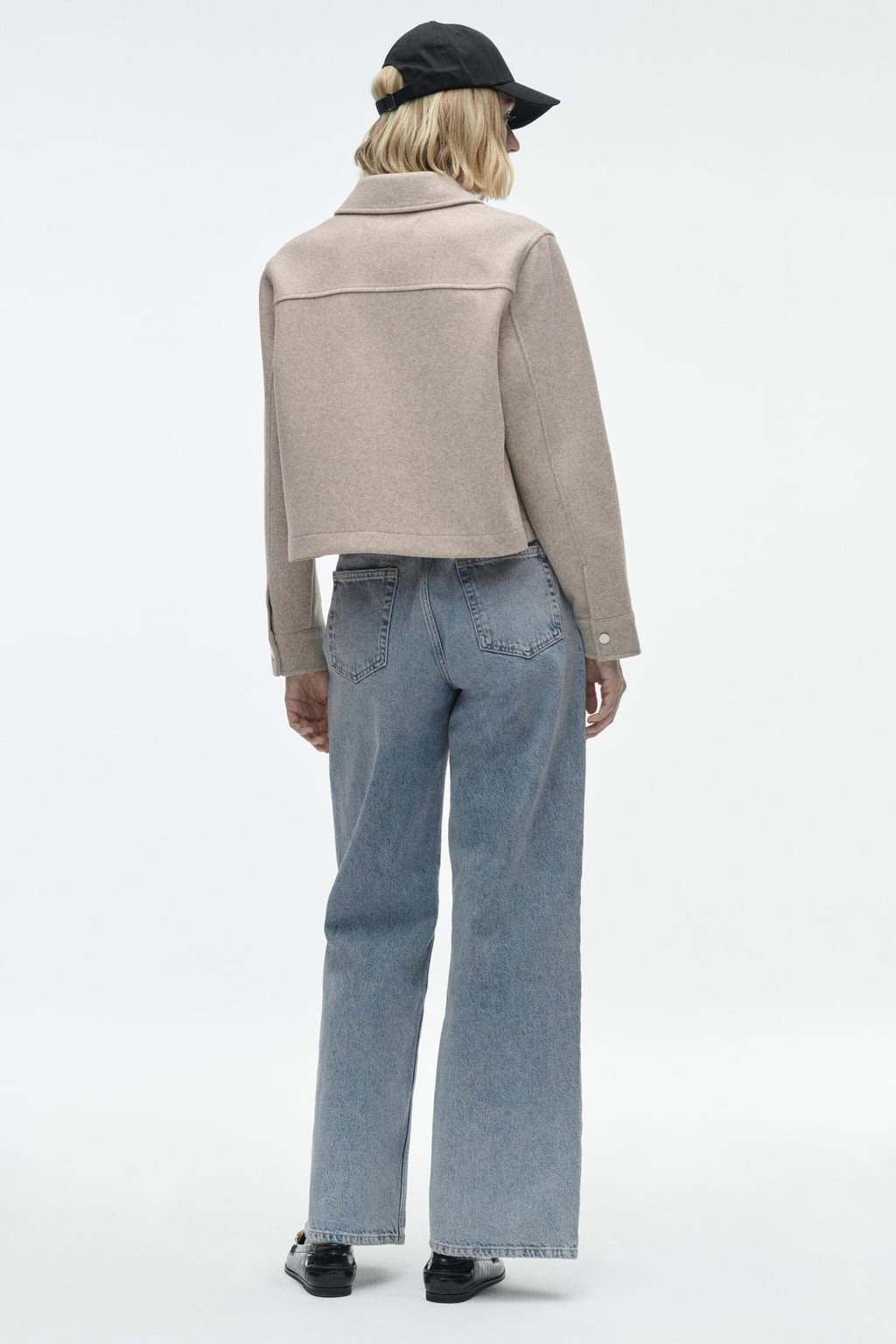 Chaqueta corta para mujer — Cuello clásico ajustado con bolsillos de solapa