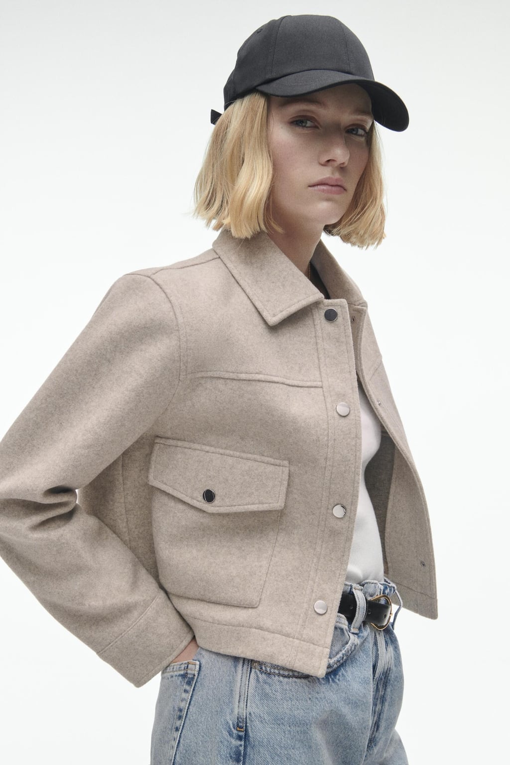 Chaqueta corta para mujer — Cuello clásico ajustado con bolsillos de solapa