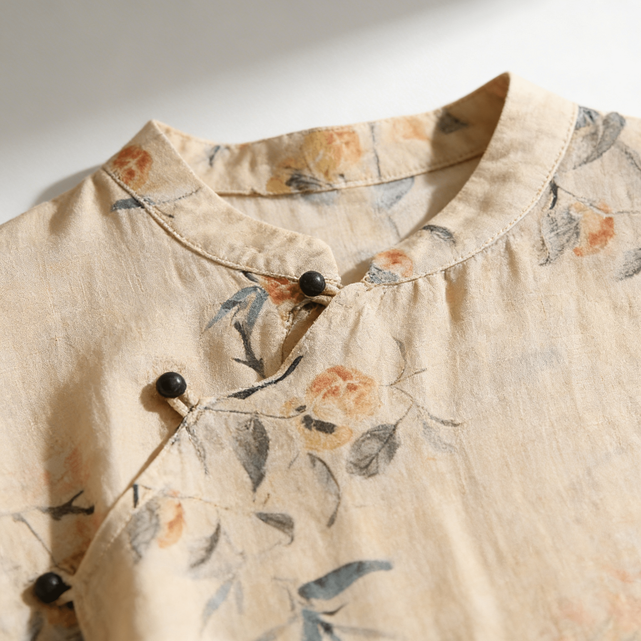 Blusa da donna in lino - senza maniche, colletto alla mandarino, patta con bottoni