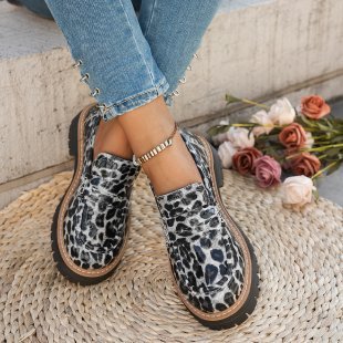 Mocasines para mujer — Slip-on con suela gruesa y diseño de suela con dibujo