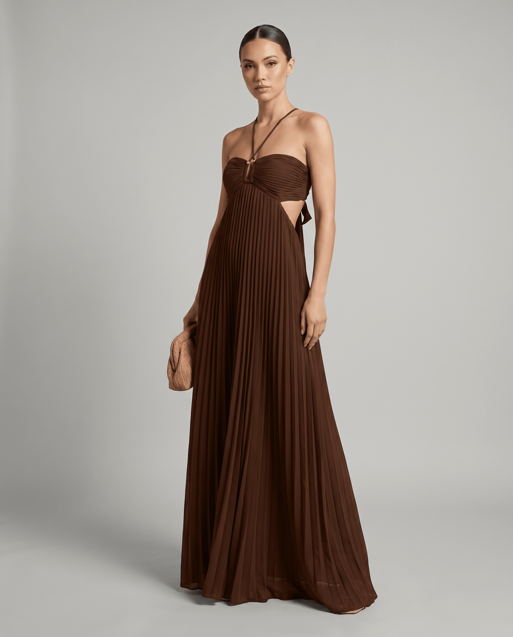 Vestido maxi para mujer — falda plisada, escote halter y espalda descubierta