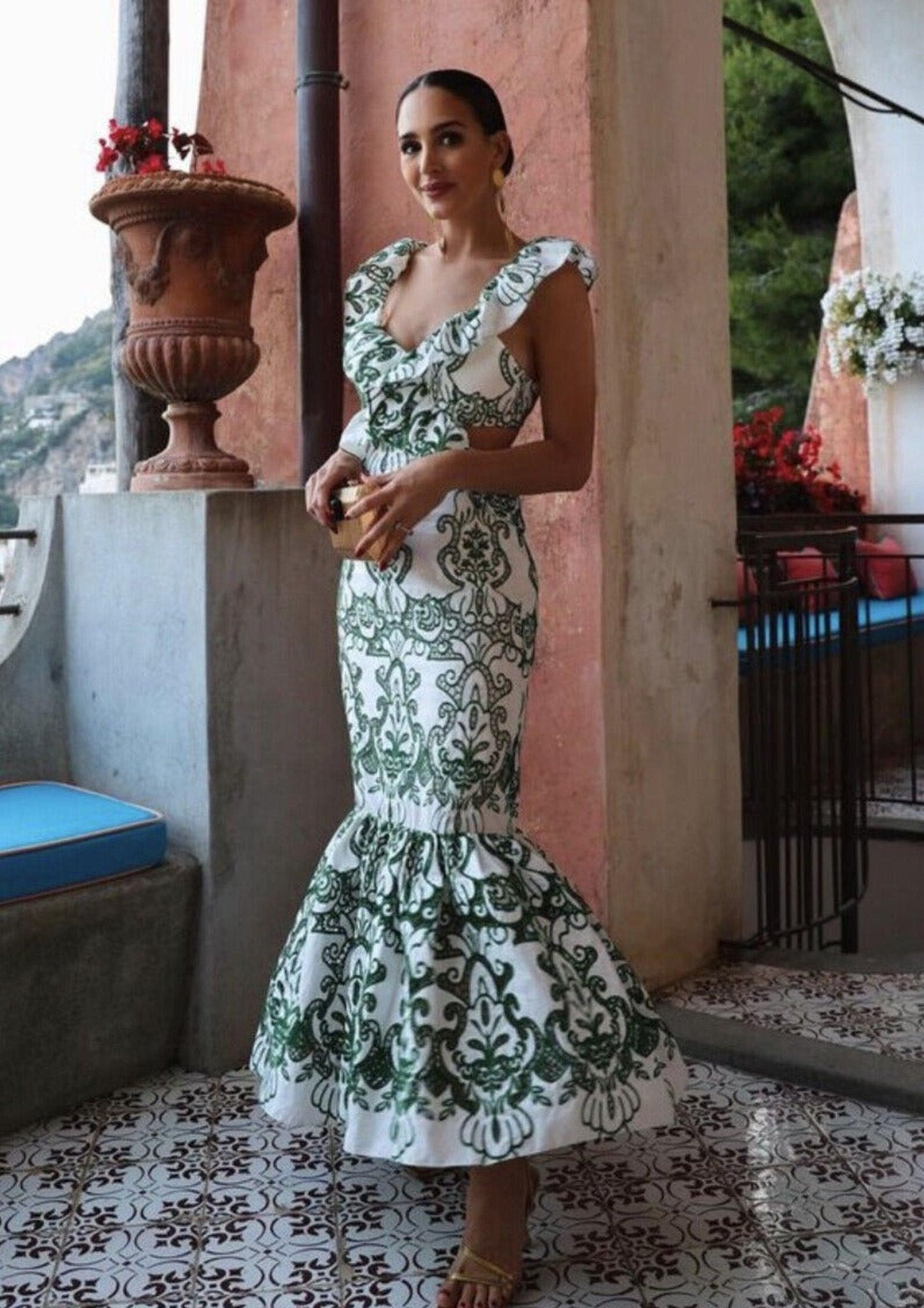 Vestido maxi para mujer — escote pronunciado, espalda descubierta y bordado