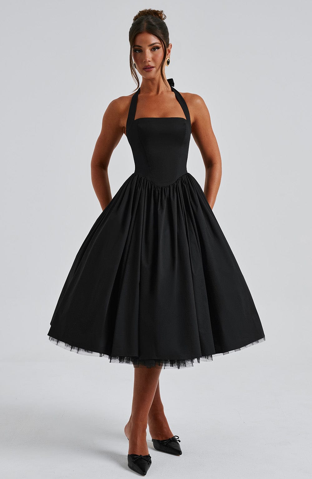 Damen-Midikleid — Neckholder-Ausschnitt, ausgestellter Rock, ärmellos