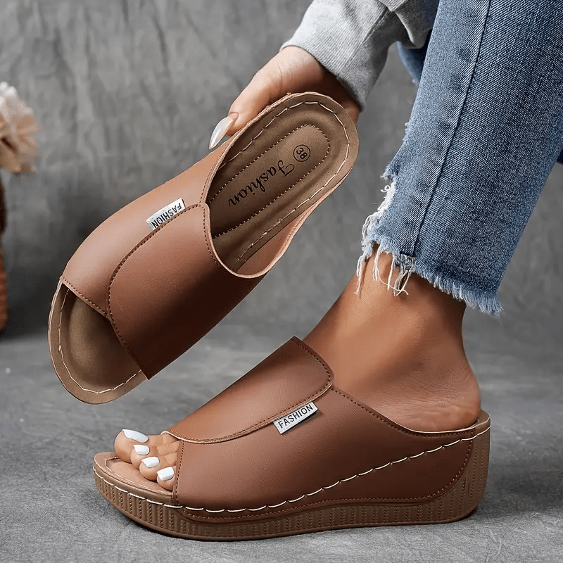Sandali con zeppa da donna — Design slip-on con punta aperta e plateau