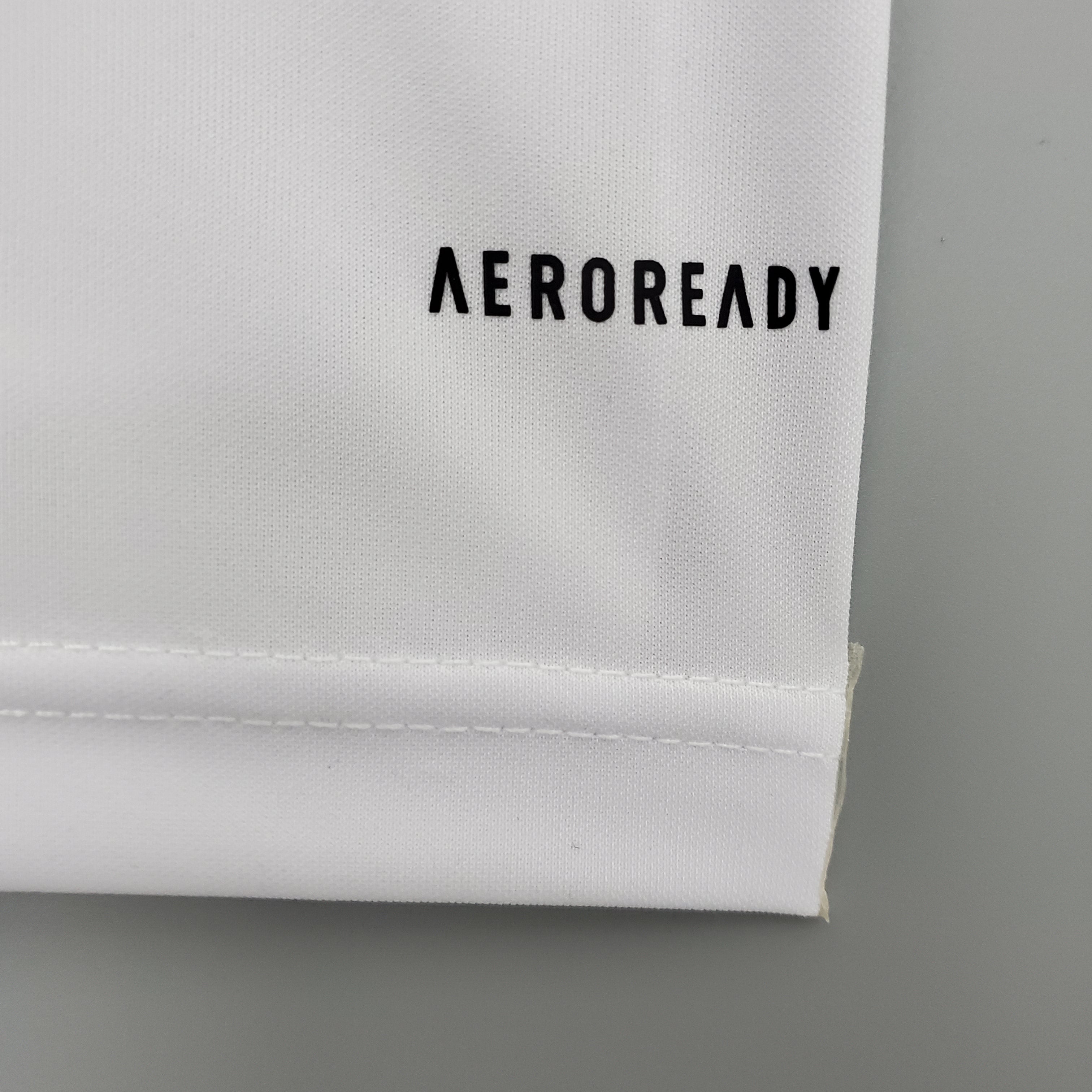 Equipamento branco Arsenal 21/22