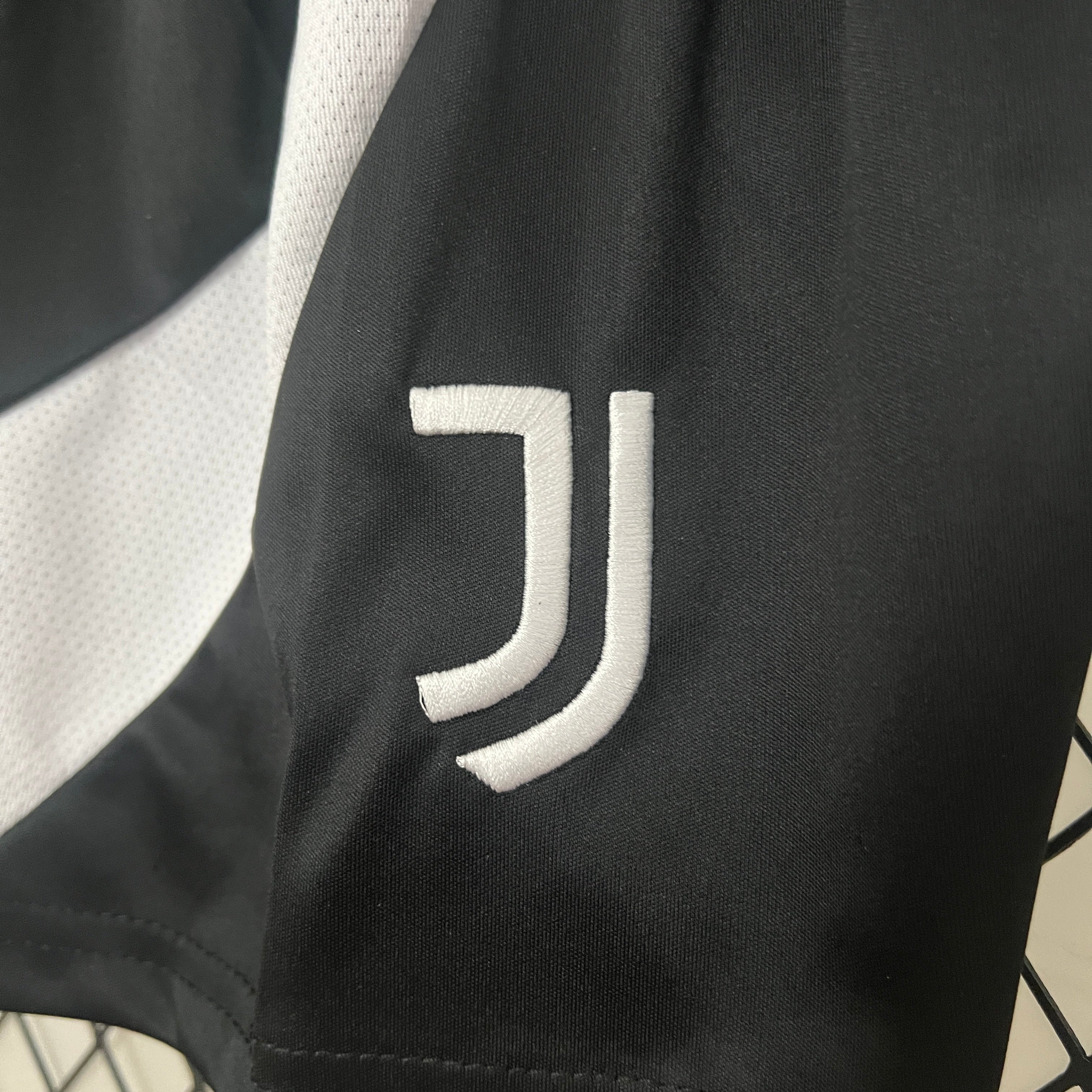 Das Juventus 24/25 Kindertrikot