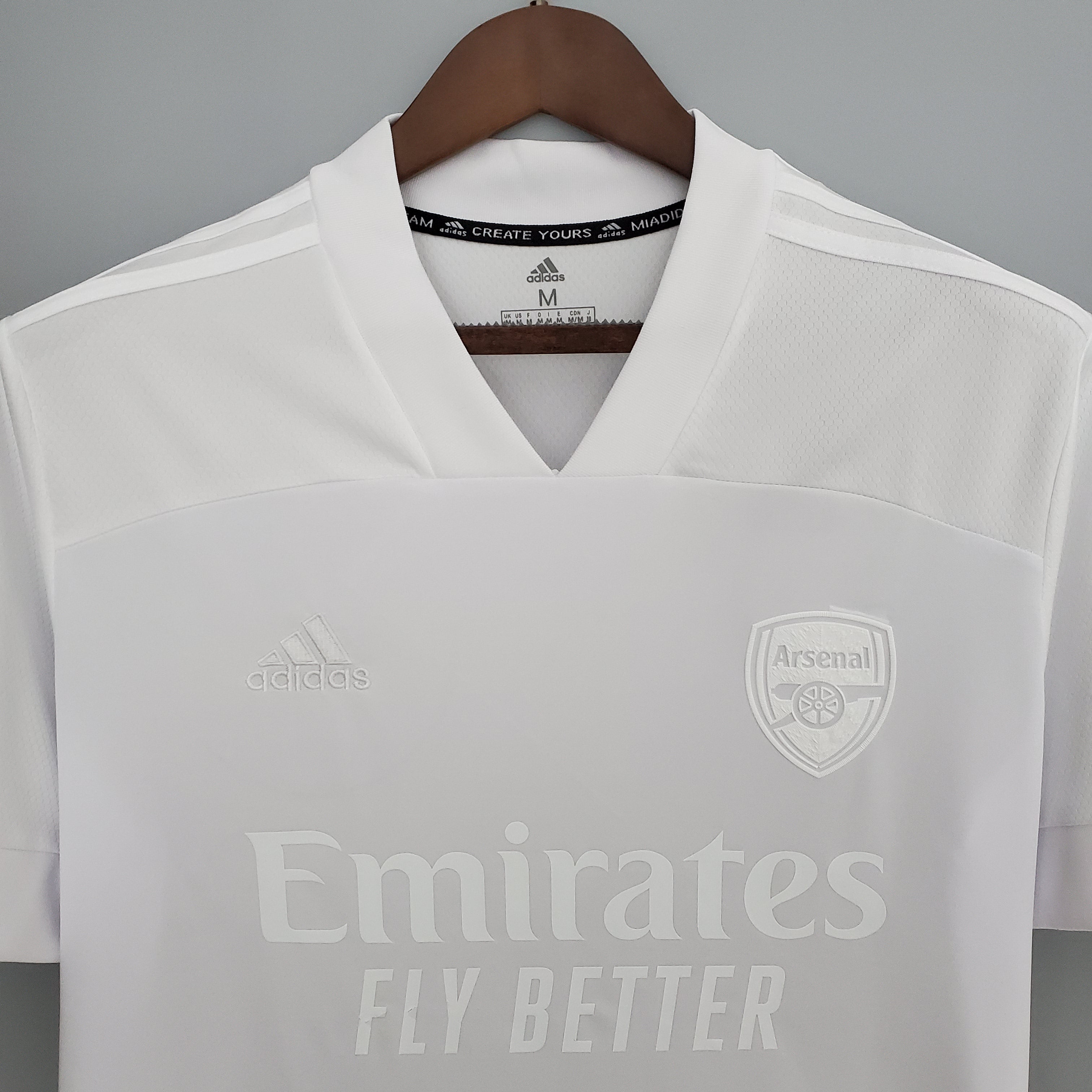 Equipamento branco Arsenal 21/22