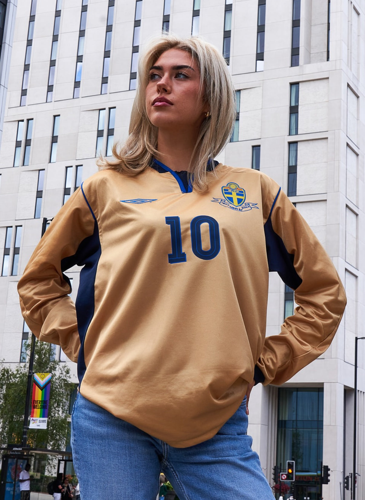 Suède 2004 Maillot rétro doré extérieur manches longues