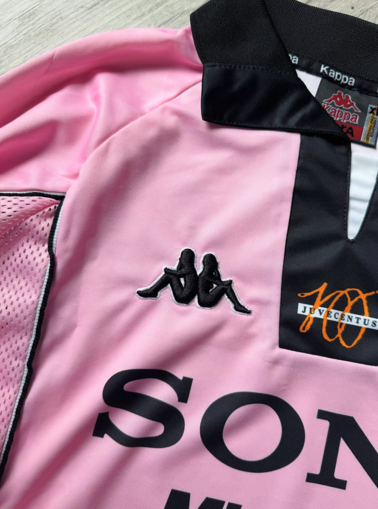 ウェア Juventus  Long Sleeve Retro 1997/98 Juventus Retro Jersey Pink Long Sleeves 1997-1998