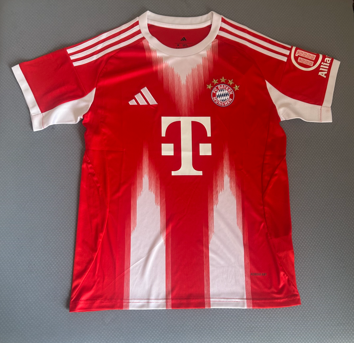 25/26 Bayern München Thuistenue