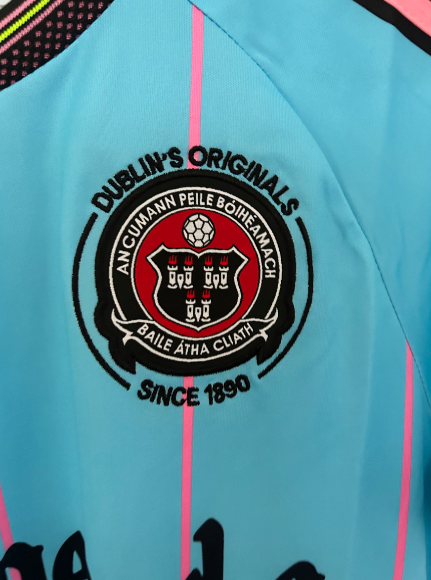 Tercera equipación Bohemian FC 2025/2026