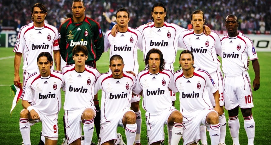 AC Milan uit retro tenue 2006-2007