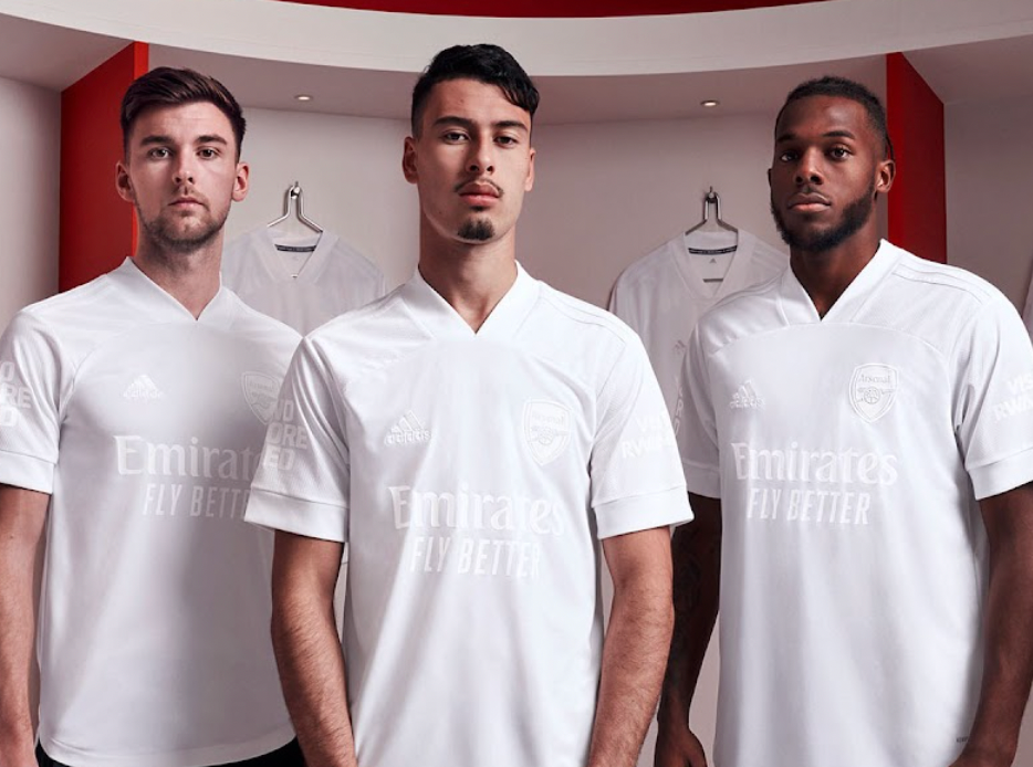 Equipamento branco Arsenal 21/22