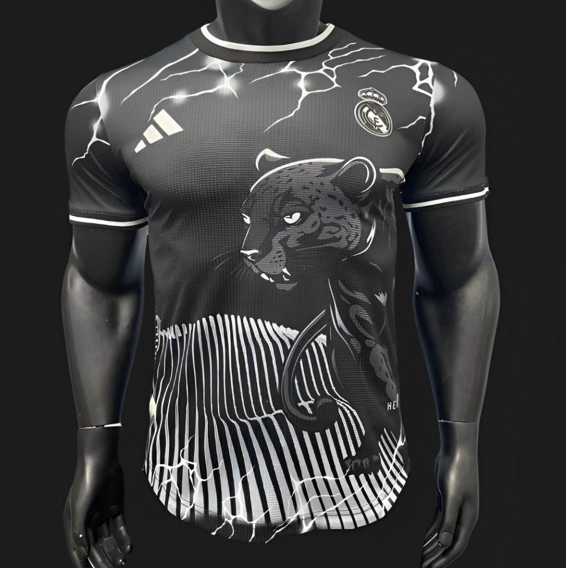 Maillot édition spéciale Panthère noire Real Madrid 24/25