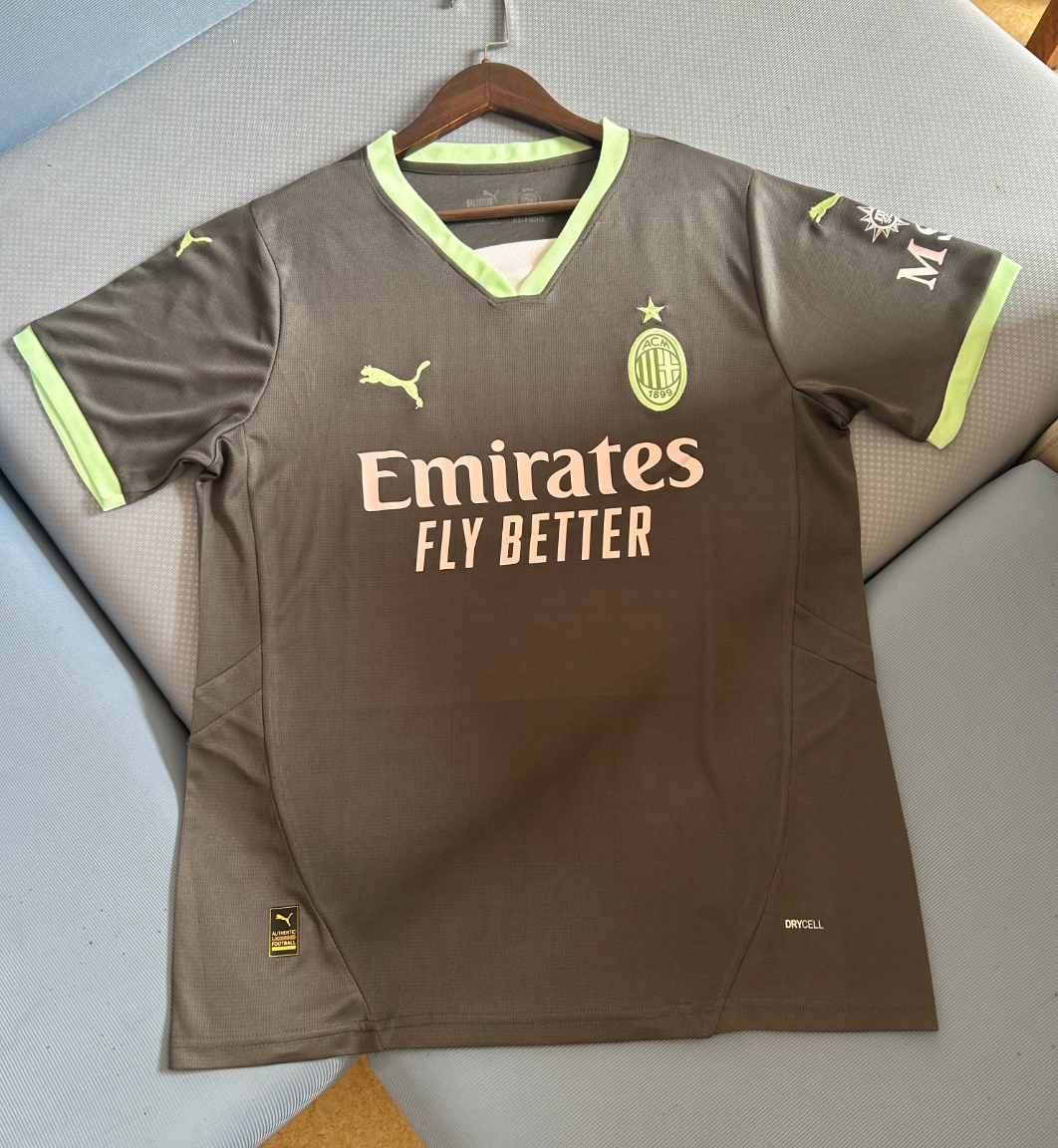 Terzo kit AC Milan 24/25 grigio e verde