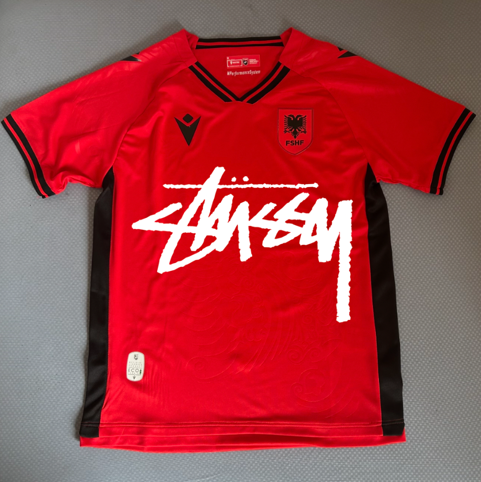 Equipamento Conceito Albânia Stussy