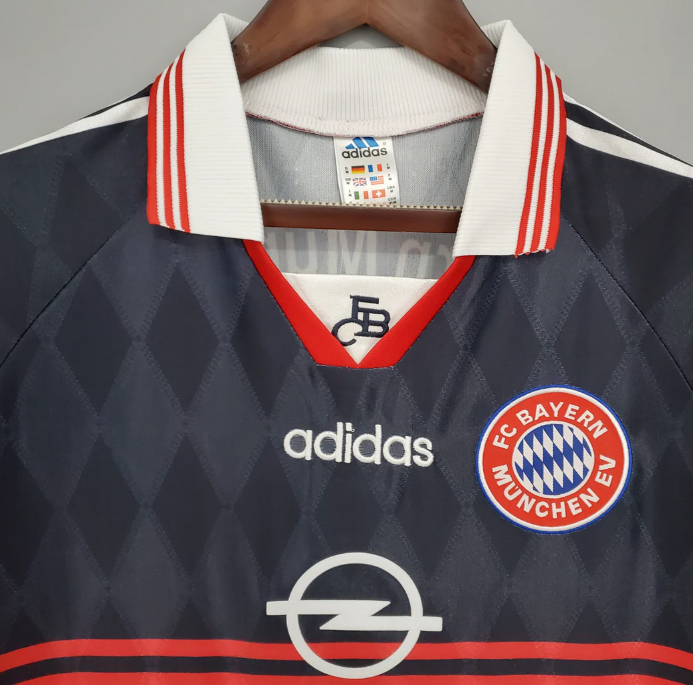Bayern Munich 1998-1999 retro jersey