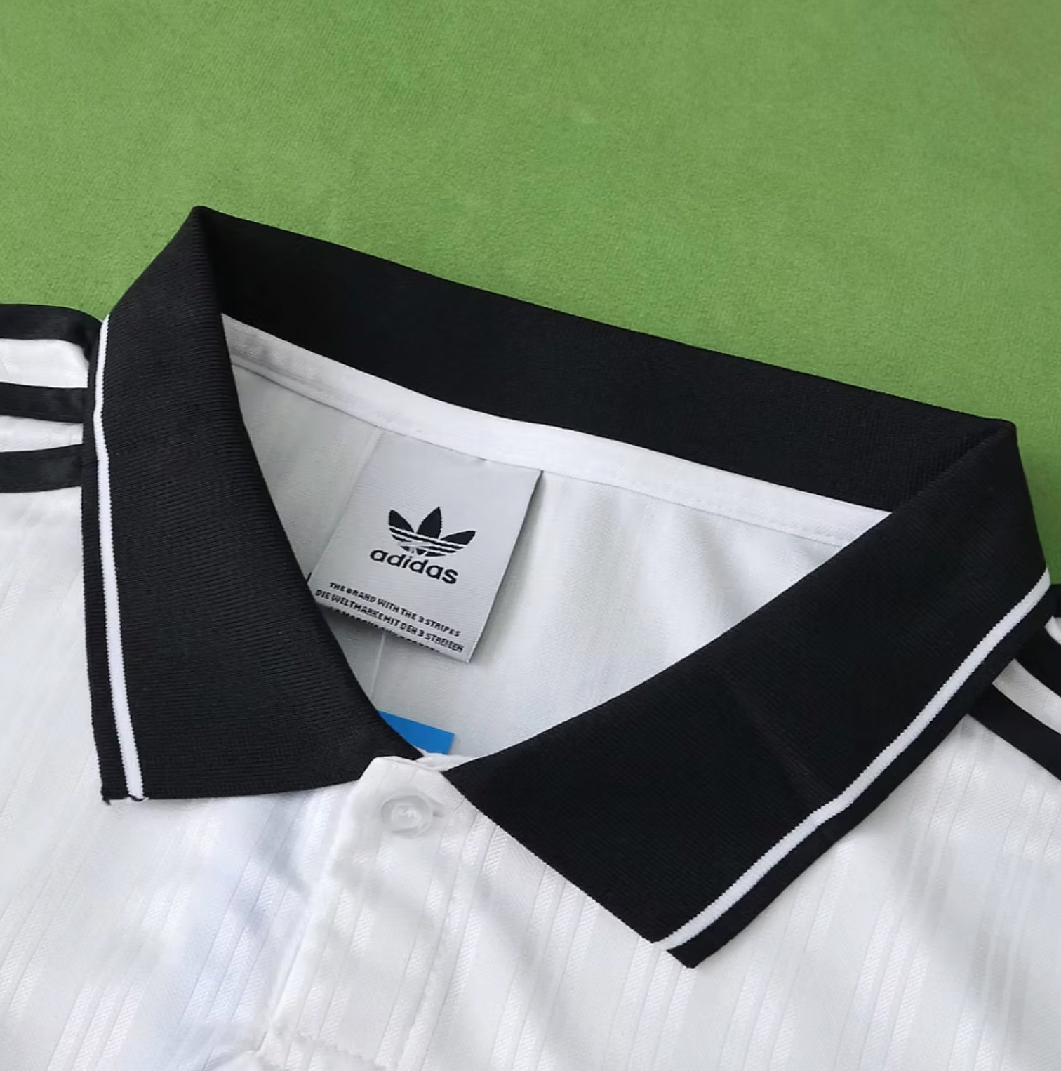 Camiseta Oasis x Adidas Blanca y negra