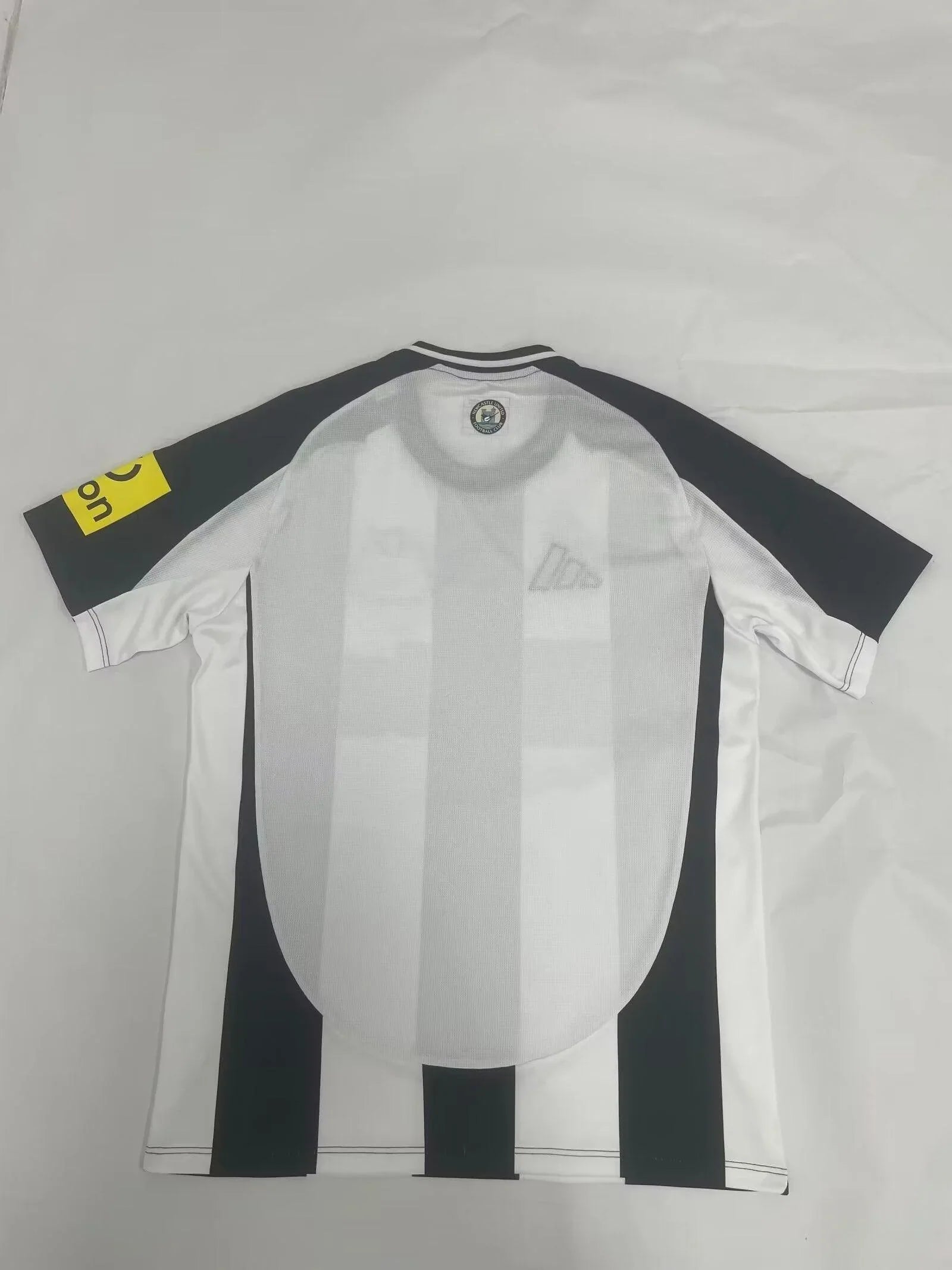 Kit casa Newcastle United 2024/2025
