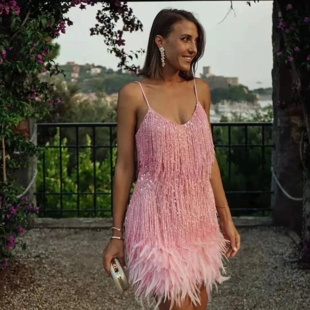 Vestido Cocktail Feminino Lantejoulas com Franjas e Silhueta Estruturada