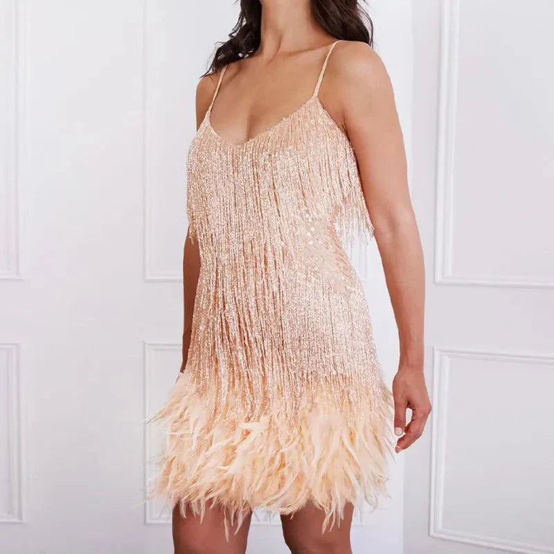 Vestido Cocktail Feminino Lantejoulas com Franjas e Silhueta Estruturada
