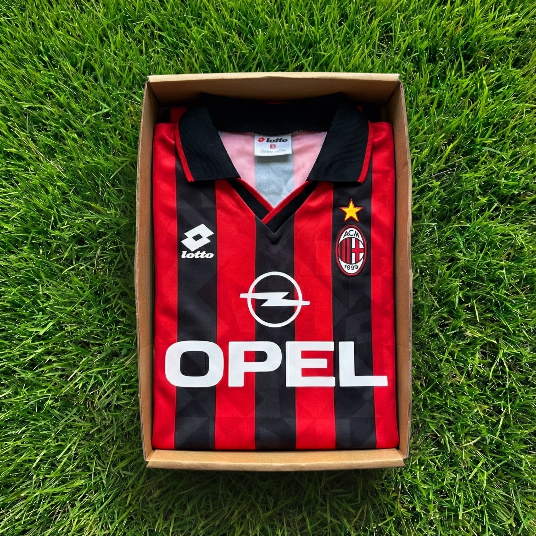 Scatola Maglia da Calcio Retrò Misteriosa (1 articolo)