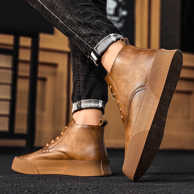 Botas com Atacadores Homem Robusto e Durável com Apelo Intemporal
