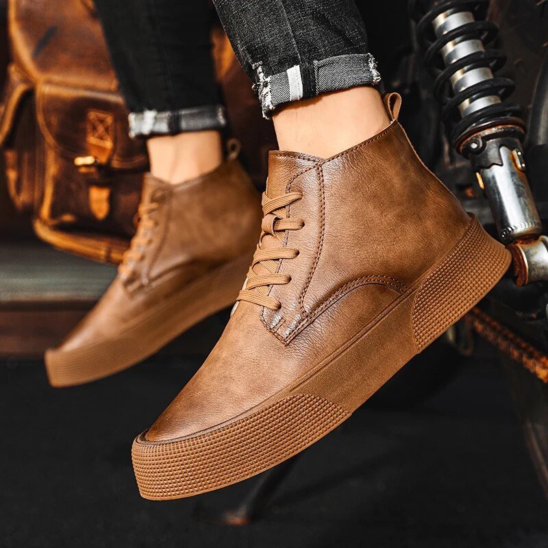 Botas com Atacadores Homem Robusto e Durável com Apelo Intemporal
