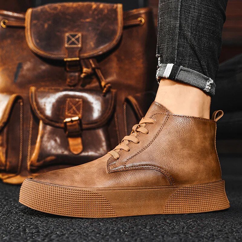 Botas com Atacadores Homem Robusto e Durável com Apelo Intemporal