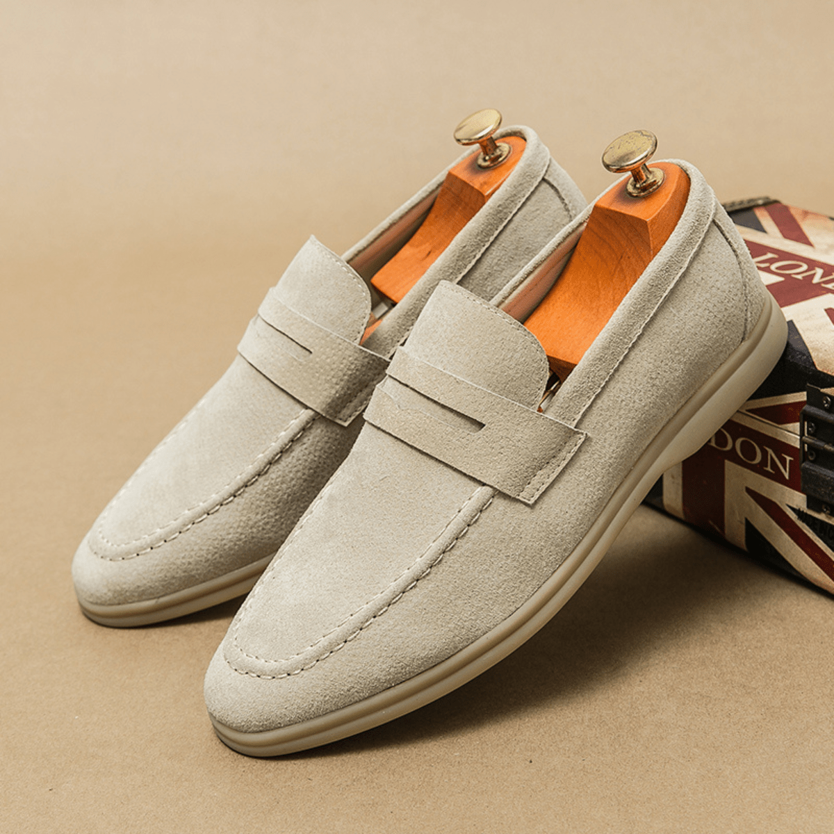 Mocasines sin cordones para hombre, corte clásico — Estilo atemporal