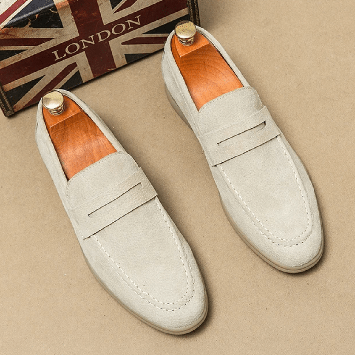 Mocassini da uomo slip-on — suola bassa e dettaglio cucito