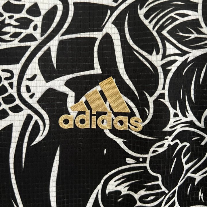 Real Madrid Dragon Mítico Speciale Editie Kit