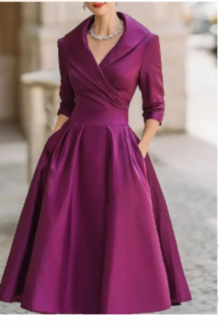 A-Linien-Kleid für Damen — Reverskragen, gekreuzte Falten in der Taille