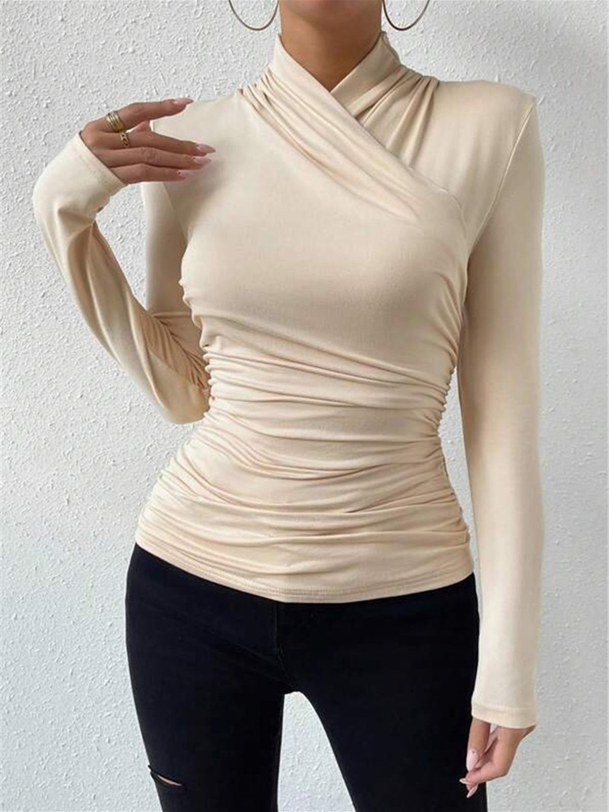 Blusa da donna — Vestibilità aderente, maniche lunghe, design incrociato sul davanti
