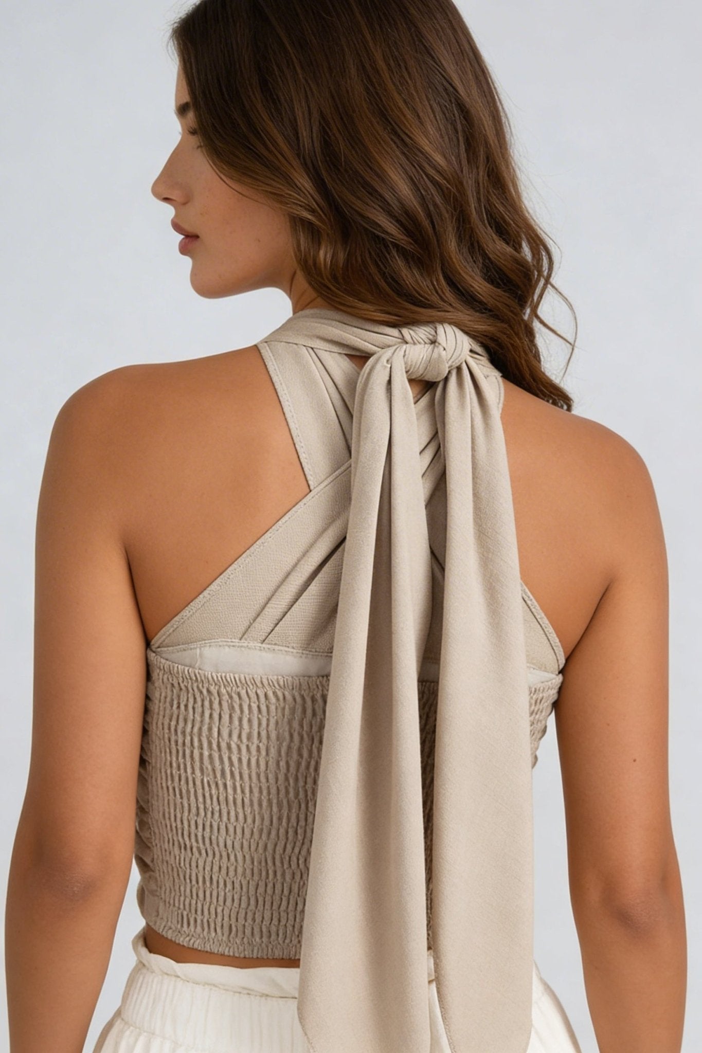 Crop top da donna in lino - design incrociato con collo halter