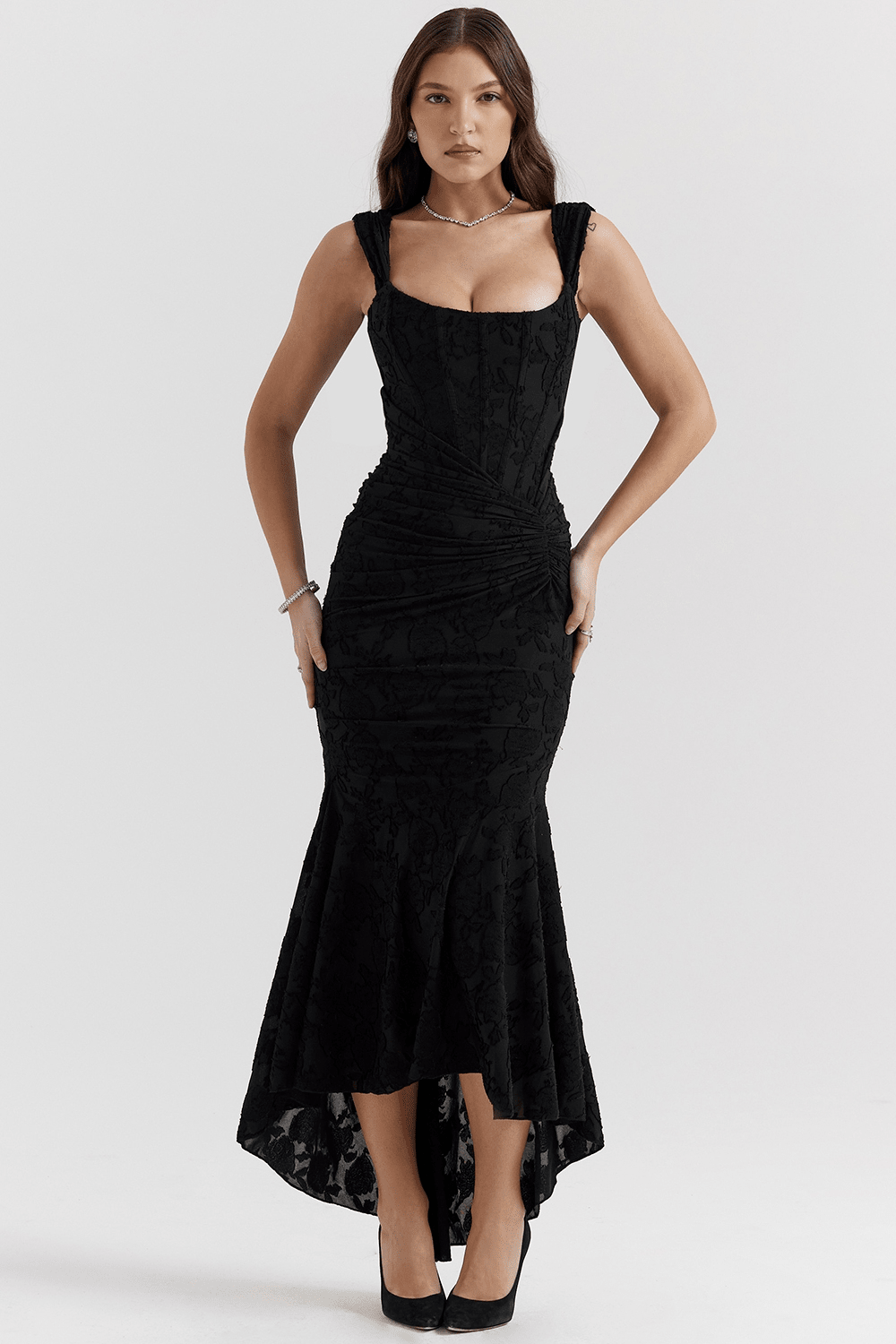 Robe longue femme — Corsage ajusté, taille froncée, ourlet asymétrique
