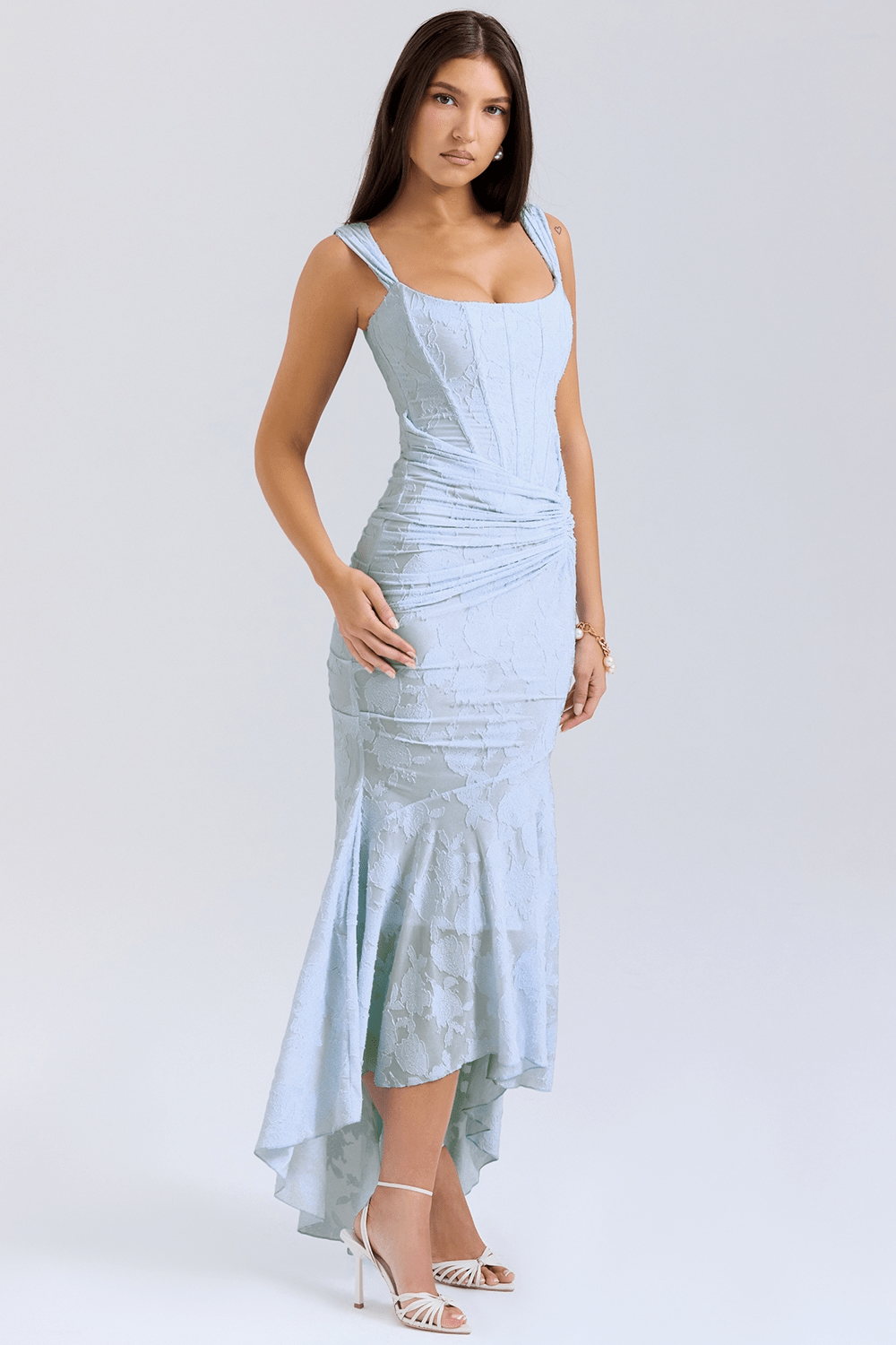 Robe longue femme — Corsage ajusté, taille froncée, ourlet asymétrique