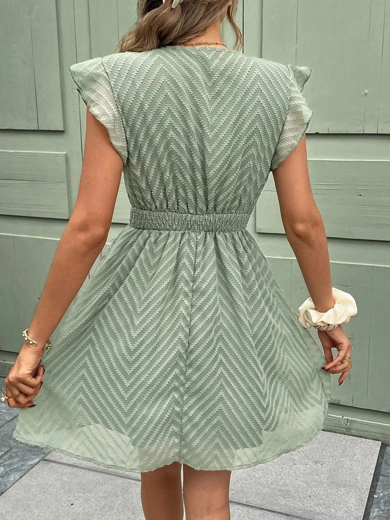 Vestito midi donna — scollo a V, maniche corte, rifinitura all'uncinetto