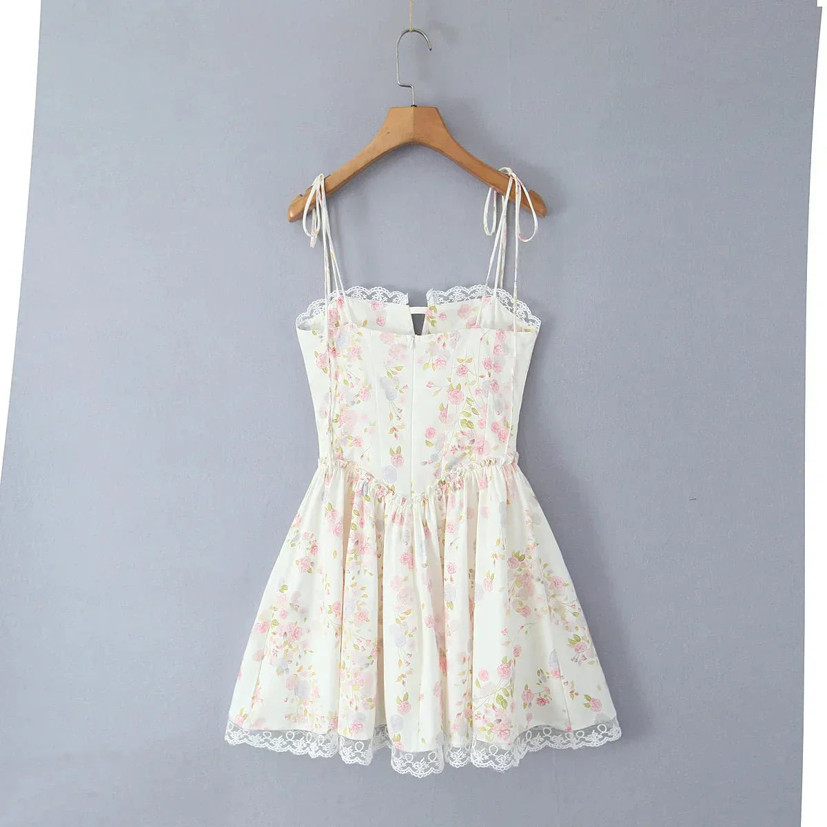Vestito mini donna — cuciture in pizzo, cintura in vita, corpetto corsetto